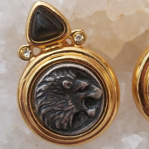 Vintage Jesara Gold Tone Intaglio Lion Head Clip On Earrings - Picture 4 of 8